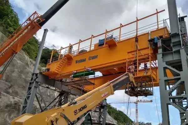 A 300t hydropower bridge crane powered by Weihua had delivered to Honduras. It is made for China Construction Group International Project for Honduras Patuka Ⅲ hydropower station construction. This bridge crane is mainly for the lifting of the hydropower generators and turbines.  The project is the first large-scale hydropower project in Honduras in the past 30 years. This bridge crane is designed with low headroom, lightweight, small wheel pressure, and there is safety brakes at reel drum tail. At present, the crane has been carried out installation and commissioning. Now it is preparing for the load test and acceptance work.6.jpg